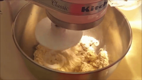 Como sovar massa de pão com a batedeira